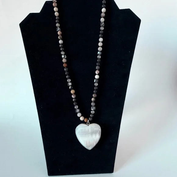 Abalone shell heart pendant beaded long necklace reversible - Picture 3 of 8